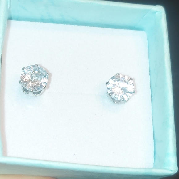 Elegant Silver Stud Earrings - Picture 4 of 9